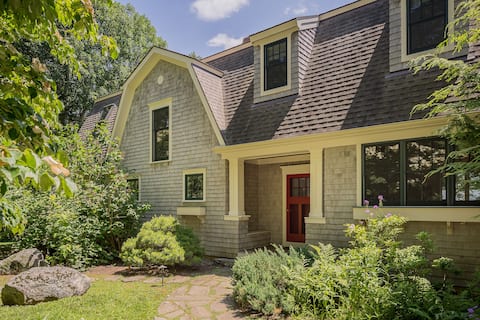 Ogier Point · Classic Cottage on the Ocean