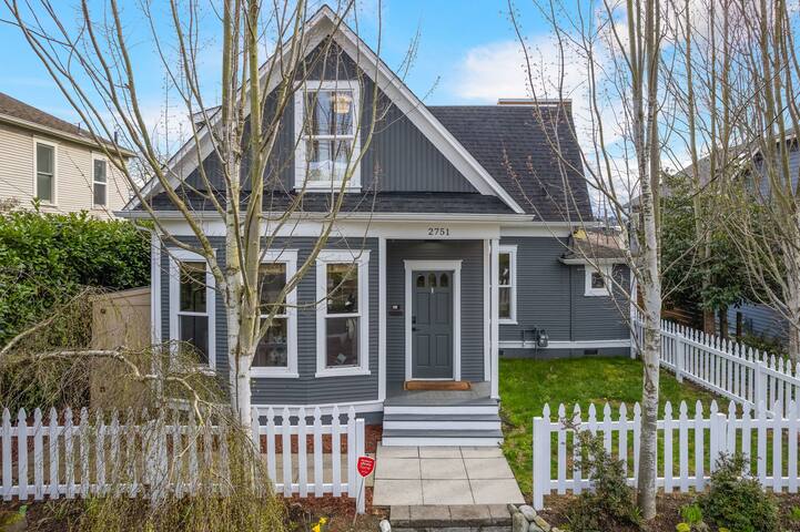 Modern & Warm City Oasis – Fire Pit