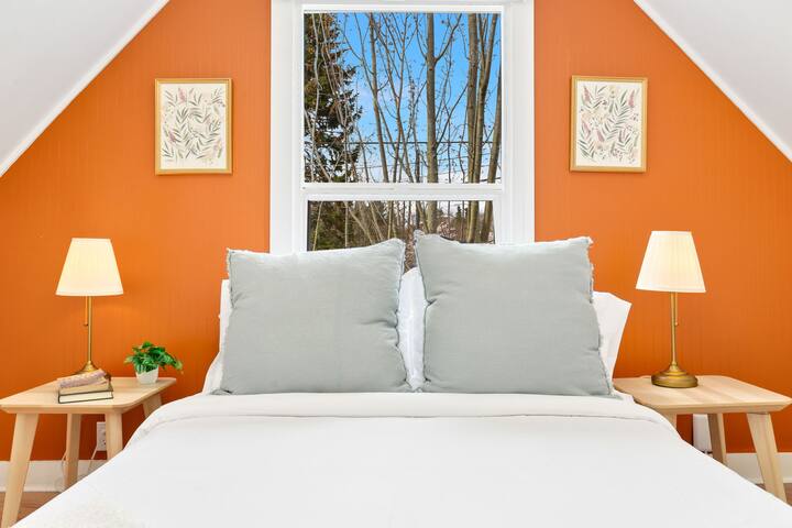 Modern & Warm City Oasis – Fire Pit gallery image 3