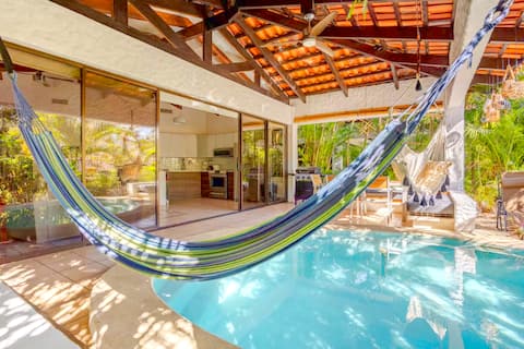 Casa de Palmas - Modern Villa in Beach Resort