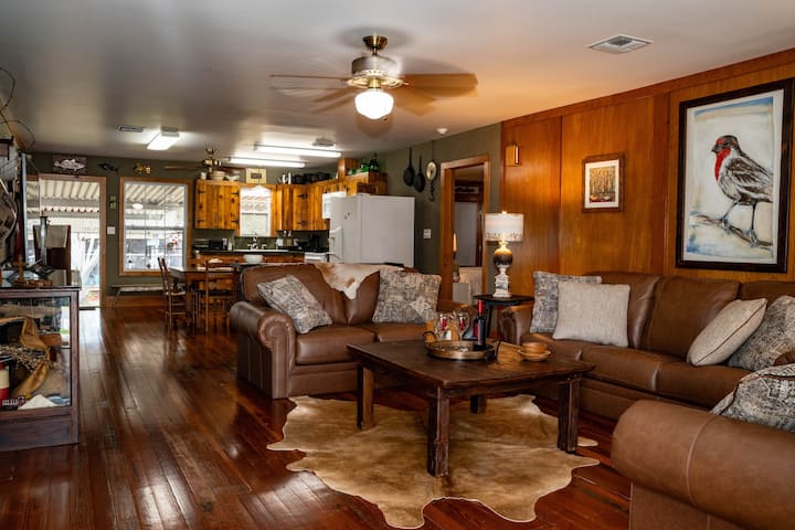 The Rustic Bungalow - Breaux Bridge, LA