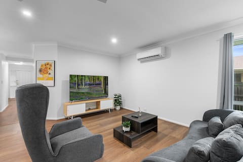Peaceful & Convenient | 4BR Family Modern Retreat
