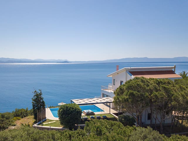 Villa del Mare, built on the edge of the sea