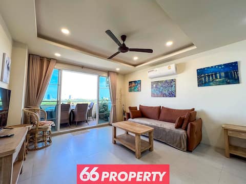 2 Bedroom Apt w/ Nice Views near Train Station