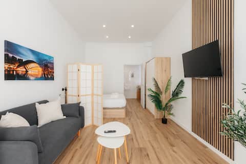 Popular Airbnb listing: Stylish Studio with Easy Access to Valencia’s Best in Jesús