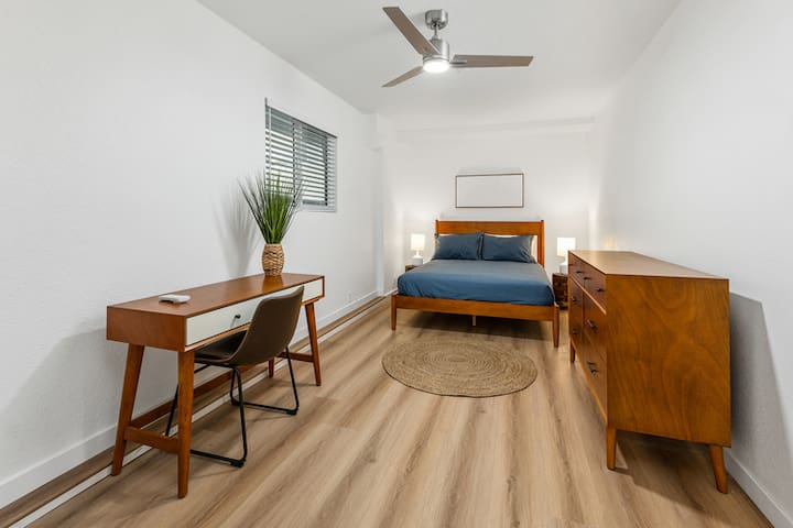 Steps from Water in Mission Beach w Parking, BBQ