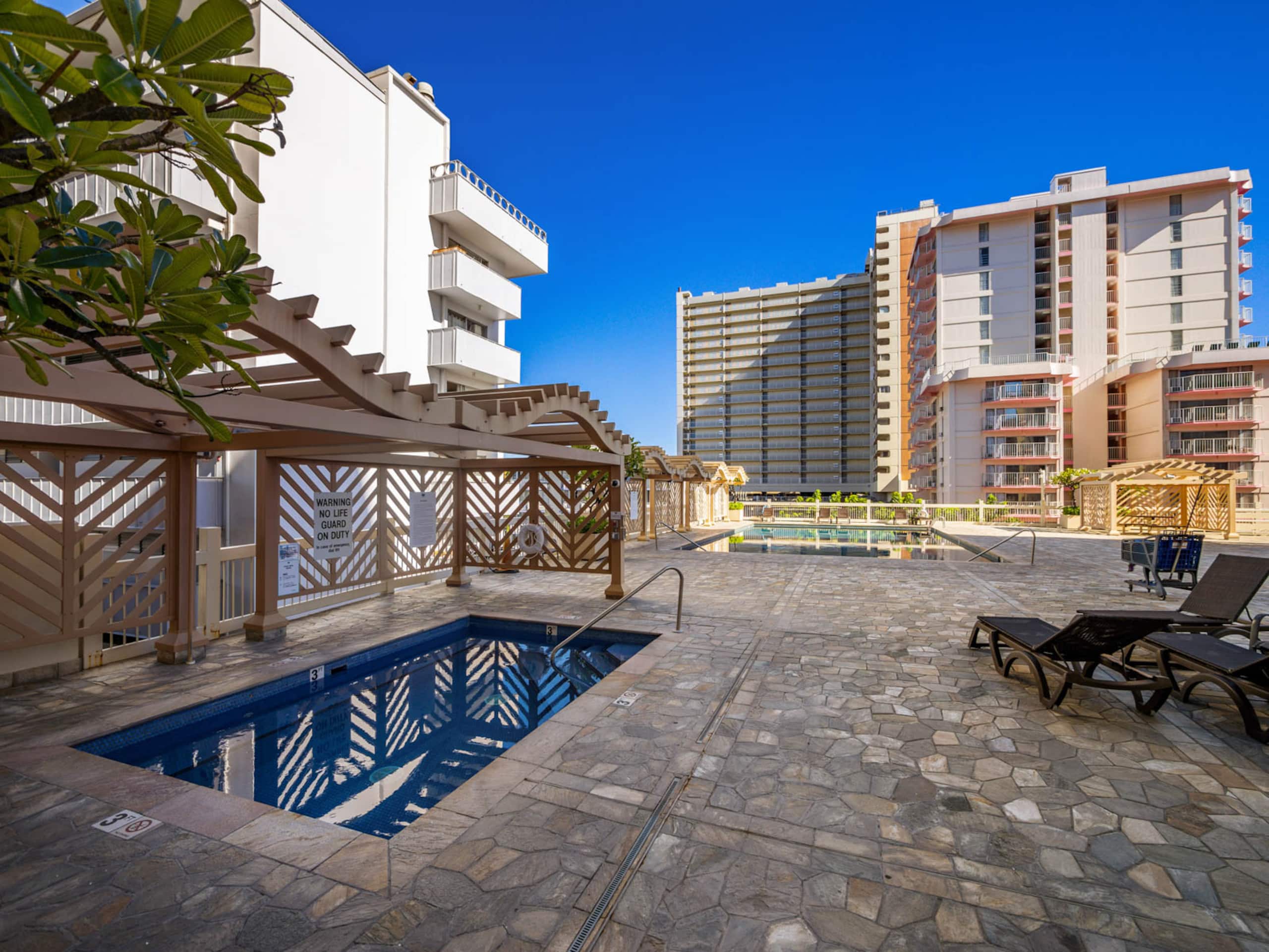 Studio for 4 people w/ Pool Jacuzzi Sauna BBQ - Image 36