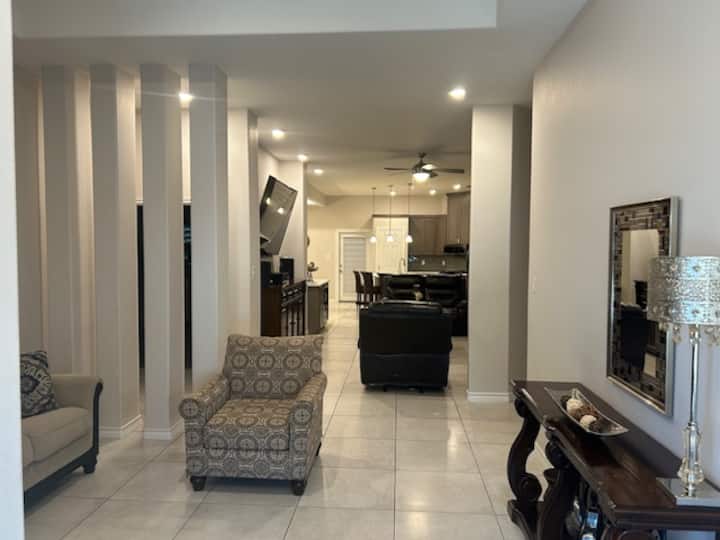 Hidden Gem 4bd - Close To A&m/airport/hospitals - Lake Casa Blanca International State Park, Laredo