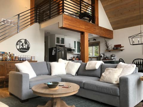 Top Airbnb: The Copper Cabin. 6 bed, 3 bath chalet in Fraser Valley C
