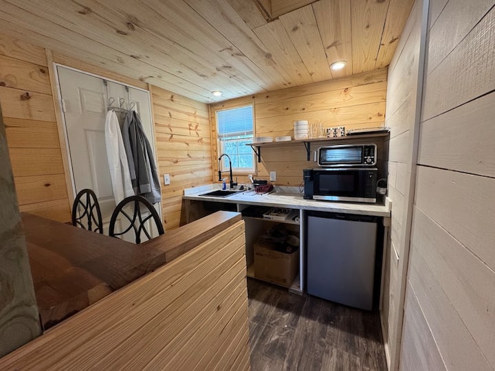 Rustic Tiny House Cabin - Cool, TX