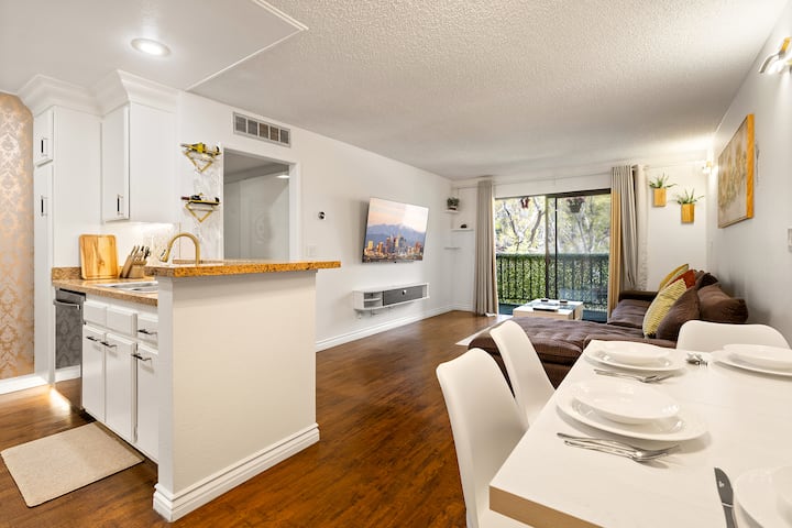 Modern 1bd/1bth Condo In Lush Park-like Complex - 알람브라