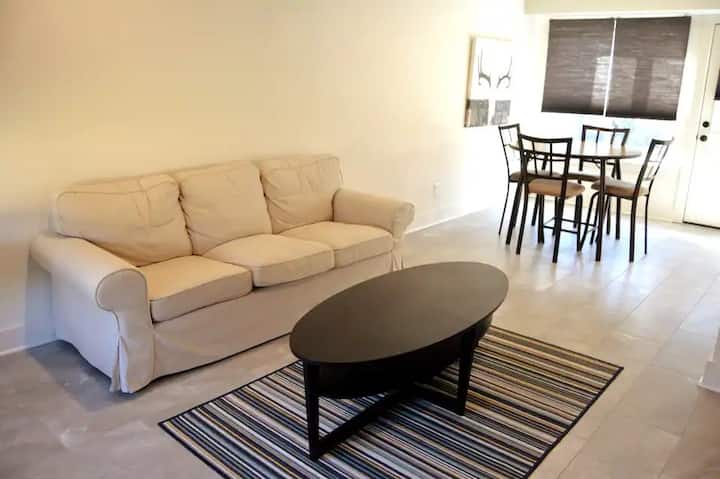Chic 2br Townhouse W/ Smart Tv, Close To All! - Charlotte