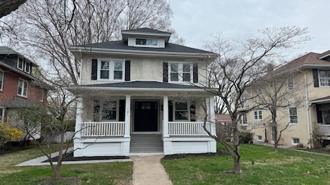 Newley renovated Spacious 4BR, Near town, parking