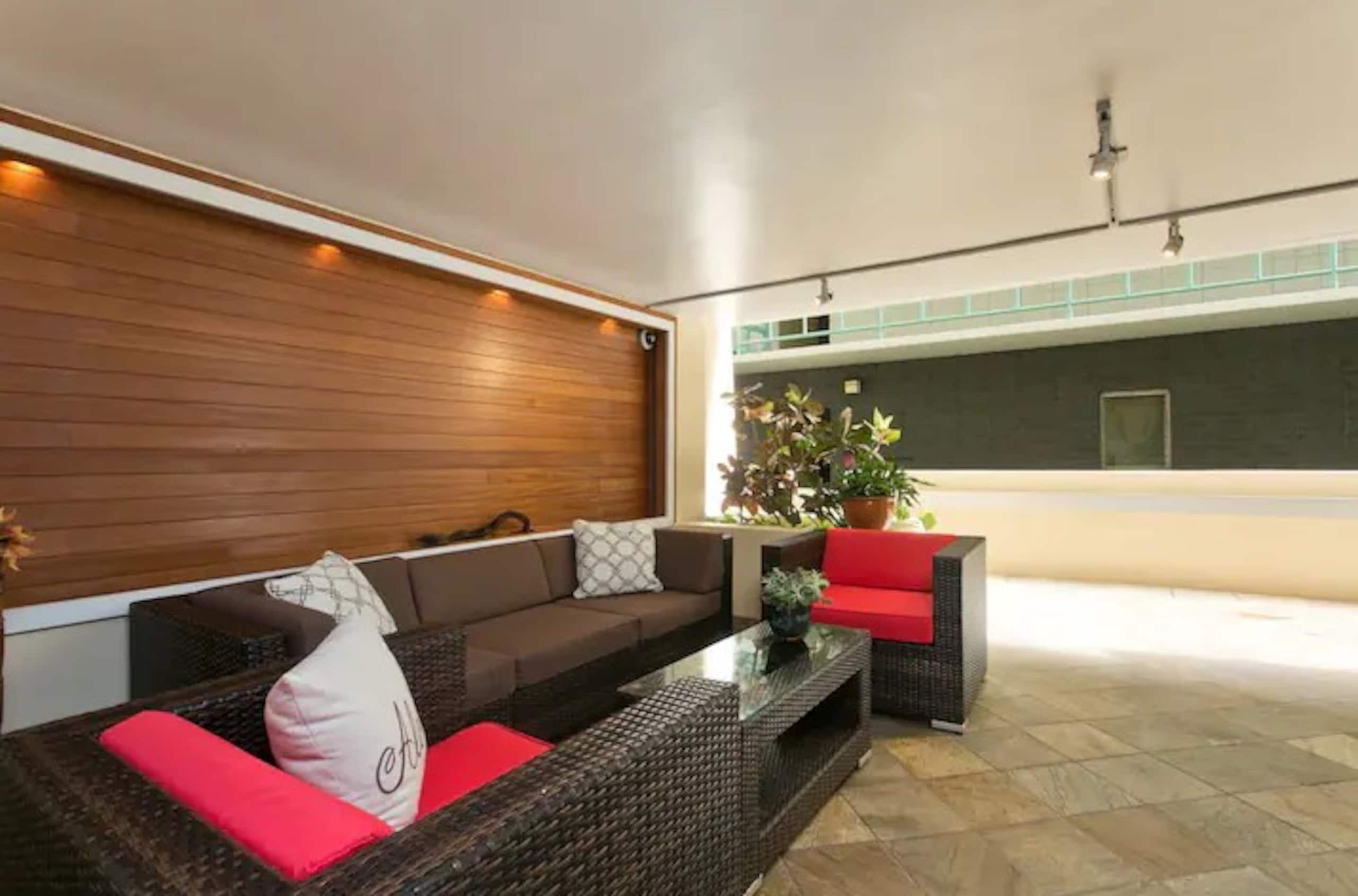 DHBH PH02 -King Bed, Gold Coast Penthouse Paradise - Image 20