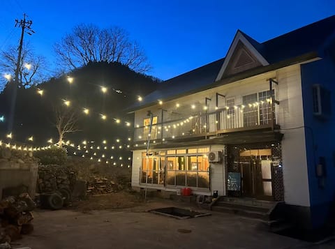 [Entire building rental] 13-minute drive to Nozawa Onsen Ski Resort, 15-minute drive to Madarao Ski 