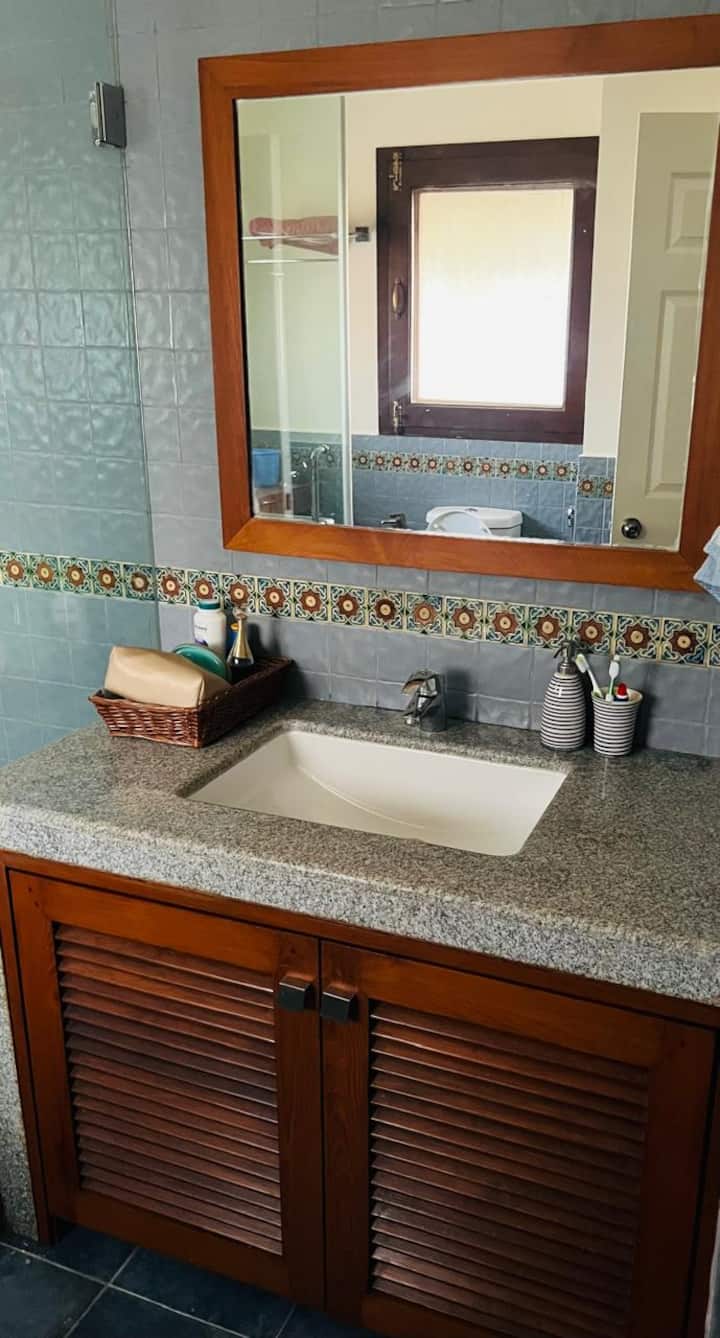 Full bathroom 1 image 1