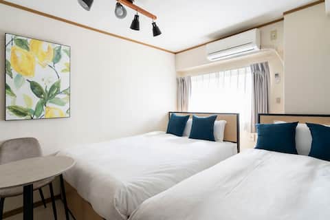 6-minute walk from Kyobashi Station / Ideal base for sightseeing and business / 2 rooms and a kitche