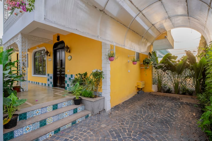 Exterior image 3