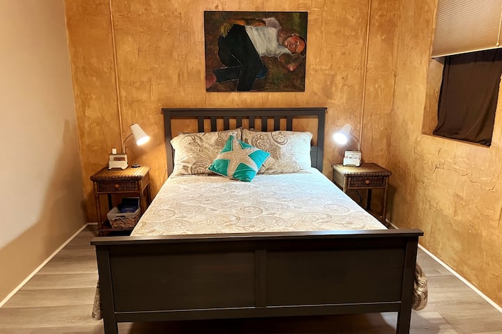 卧室配有标准双人床