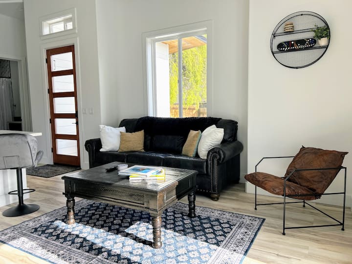 Luxury Oasis In Bayside - 藍湖