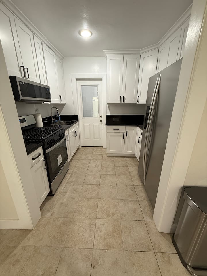 Newly Remodeled 2 Bed/bath W/ Restoration Hardware - Anaheim