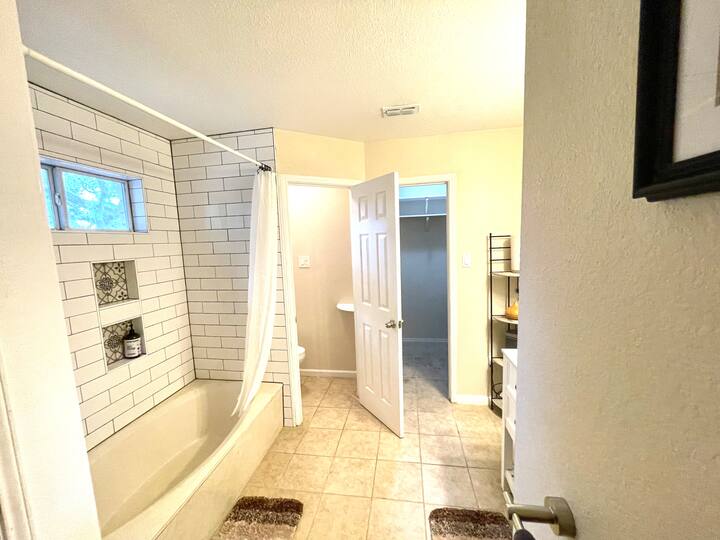 Master Bedroom Ensuite!