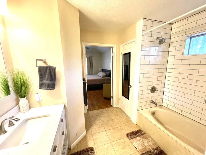 Master Bedroom Ensuite!