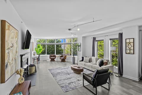 Popular Airbnb listing: The Crown Residence: Urban Luxe in Third Ward