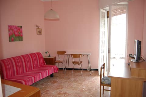 Proprietà Airbnb di successo: Three-room apartment 150 meters from the sea a Loano