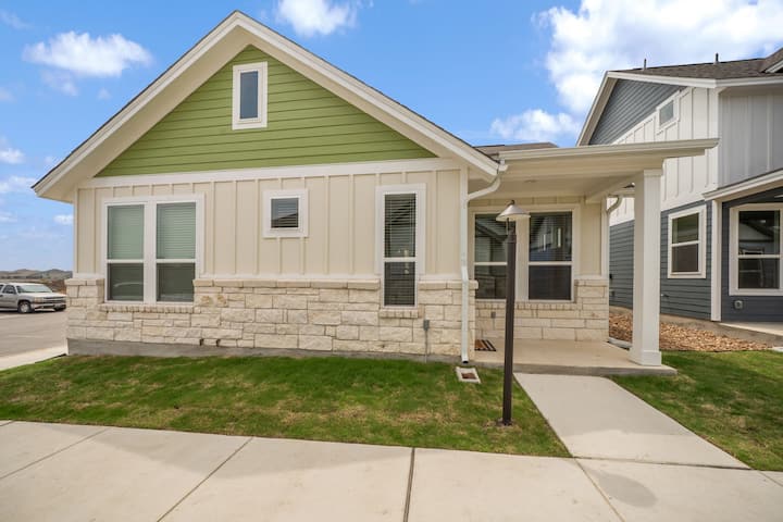 Cottage Business Travel, Extended Vacation 2/1 - New Braunfels, TX
