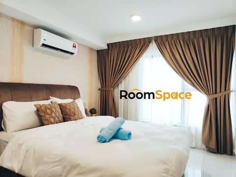 7 Pax 4 Bedrooms Designer Loft Cheras KL