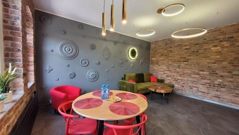 Popular Airbnb listing: Apart. Czasu Jak Marasu Nikisz (Time Apart. Like Marasu Nikisz) in Janów Nikiszowiec