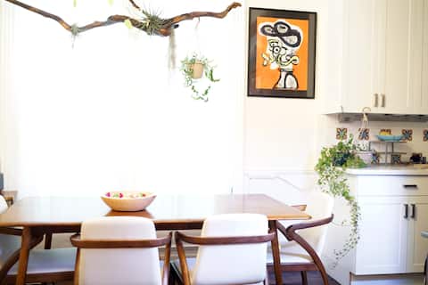 Artsy 2000 sqft Valencia and 22nd