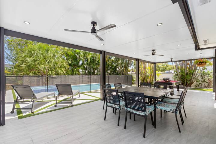 The Lakeview Chalet. Prime Location gallery image 2