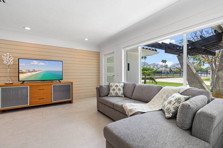 The Lakeview Chalet. Prime Location gallery image 3