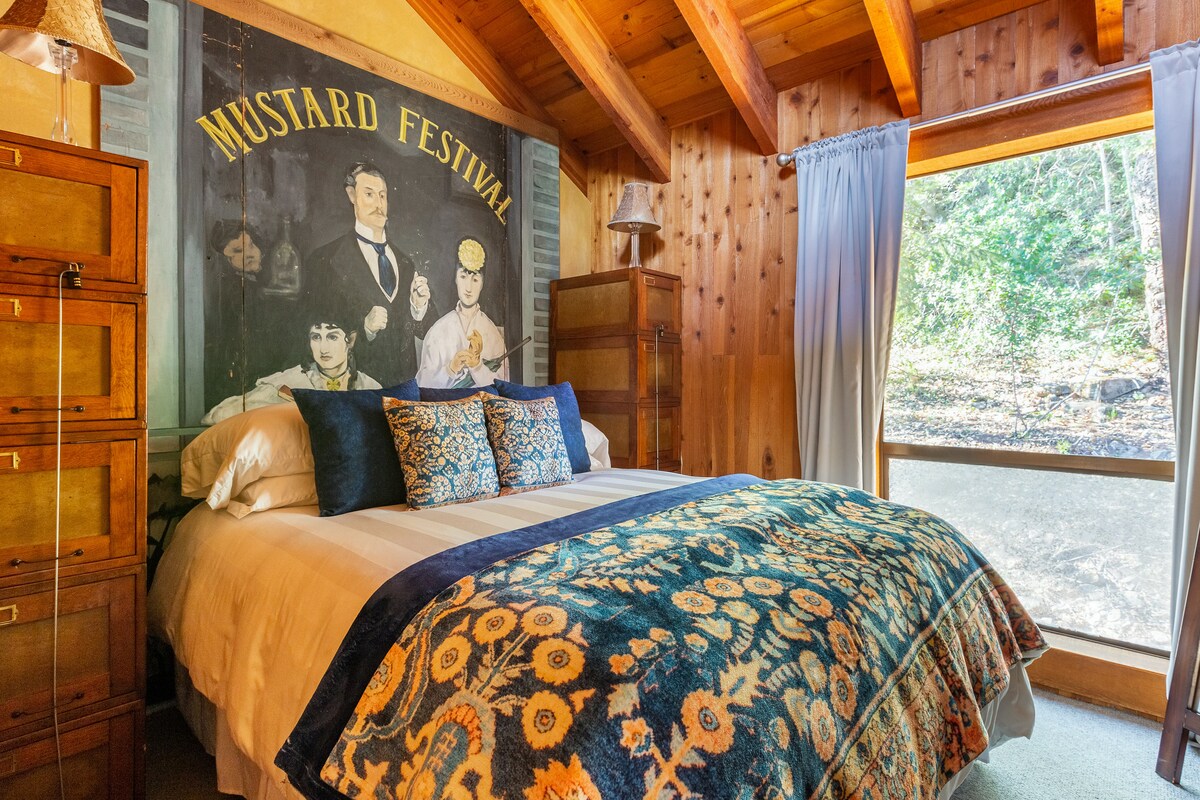 Ამ დედოფლის საძინებელში ცხოვრების ზომის ხელოვნების ნიმუში შეიქმნა ადგილობრივი მხატვრის, მარკ მართალერის მიერ, ერთ-ერთი შთამბეჭდავი საკვები ღვინისა და ხელოვნების ღონისძიებისთვის, რომელიც პატ შუმერსმა 25 წლის განმავლობაში შექმნა და შექმნა.