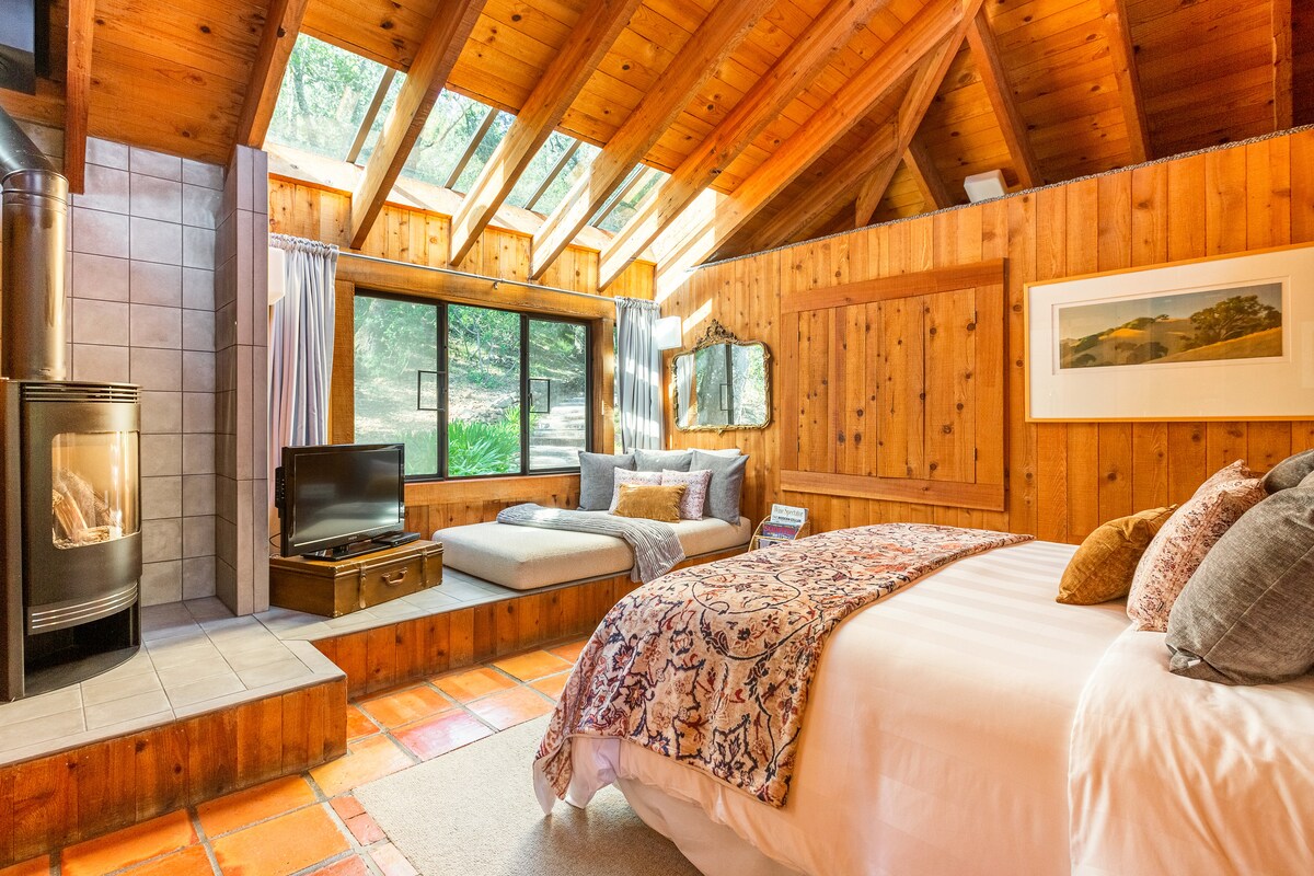 Მთავარი საძინებელი არის მყუდრო, პირადი საცხოვრებელი, რომელიც აღჭურვილია სააბაზანოთი.