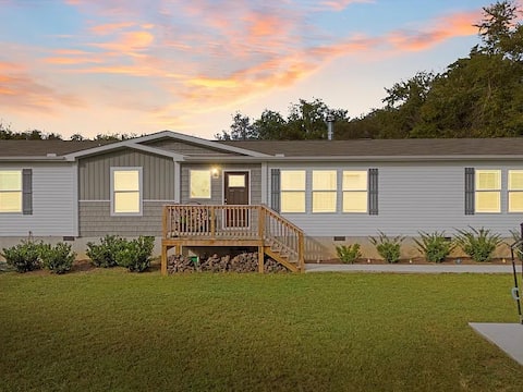 Sunset Farm Stay with Pond