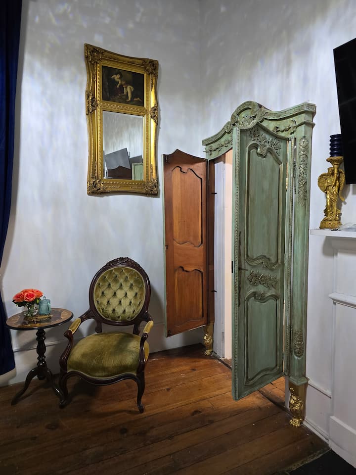 The Paris Suite @ Athena Studios - Athens, GA