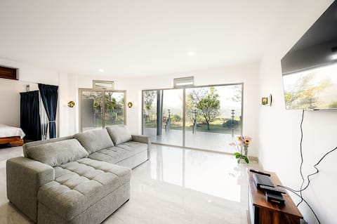 Splendid Jungle View Condo