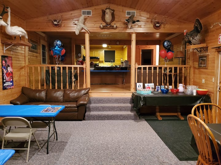 Sandy Cedars Lodge - Hunter's Getaway - 사우스다코타