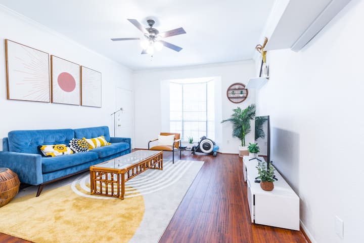 Condo Long-term W/ Free Parking! - Houston, TX