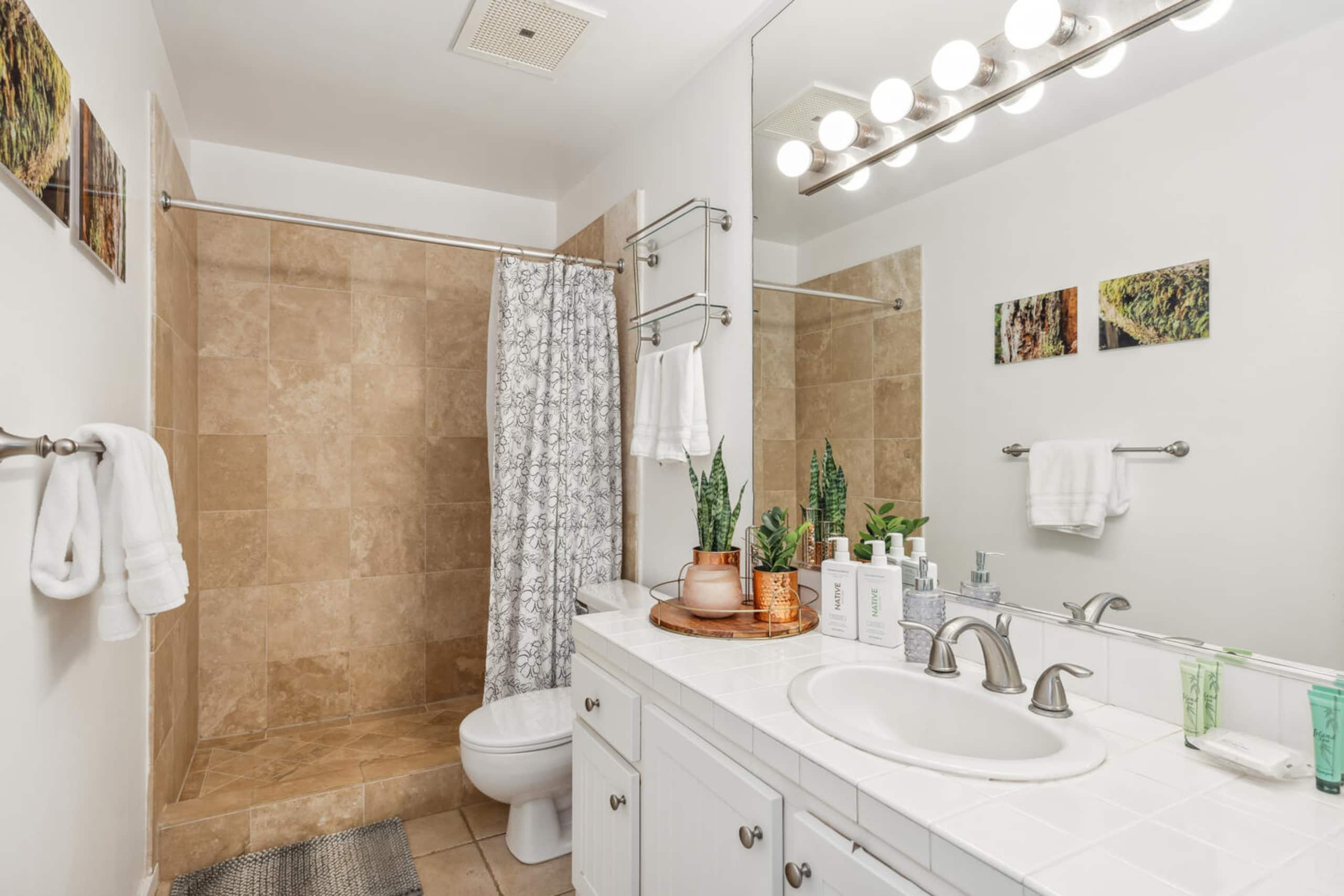 Garden Island Oasis, Regency 424-Full AC & Beach! - Image 21