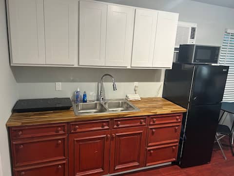 Popular Airbnb listing: Greater Eastwood Studio P3 in Greater Eastwood