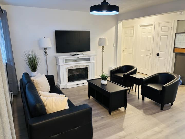 Modern 2br Open Floor Plan & Private Back Deck - Anchorage, AK