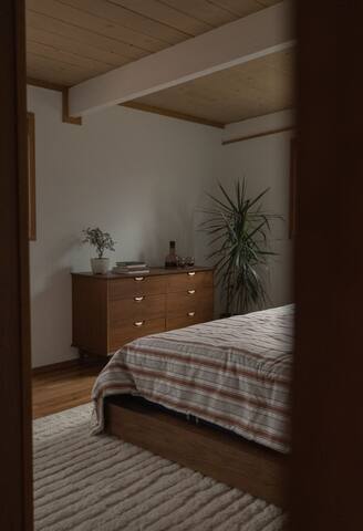 Cedar Hot Tub | Cold Plunge Mid-Century Getaway gallery image 4