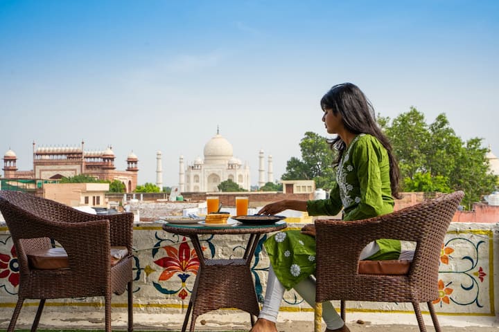 A/C Honeymoon suite with Jacuzzi & Taj view