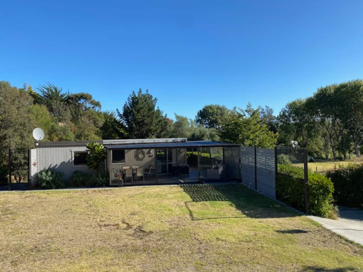 Tui's Retreat - Peaceful, Private & Close To Town 1