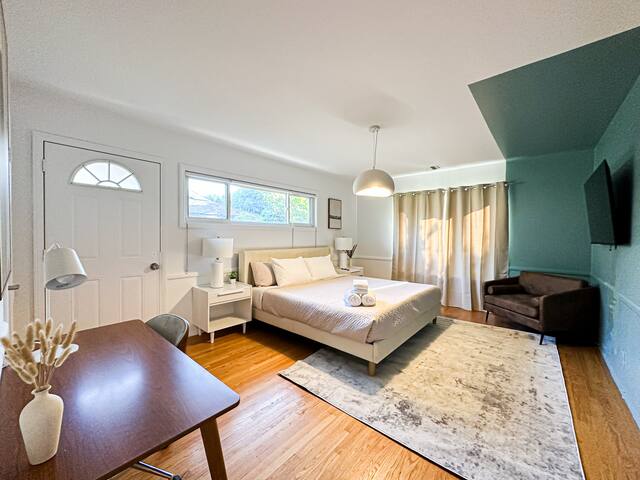 Spacious 6BR Poolside Paradise – LOU1 – UC gallery image 3