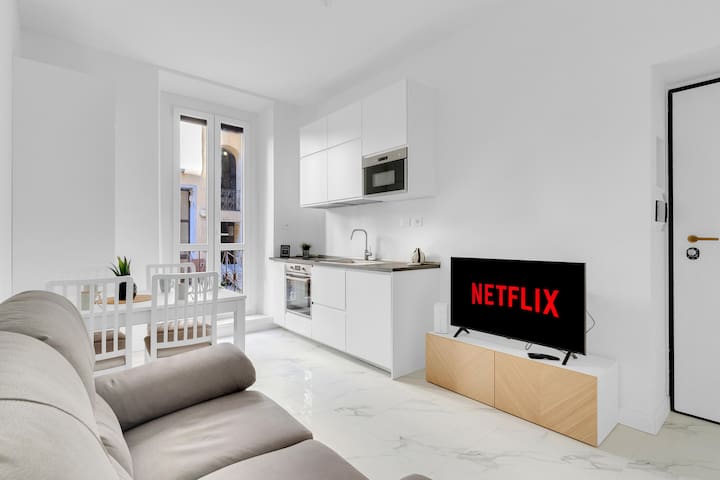 CRE9 [Loreto – Duomo] • Central • Modern •